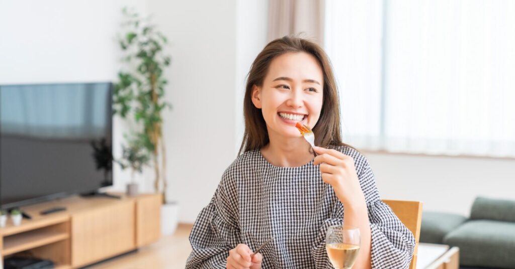 パサップルコギを食べる女性